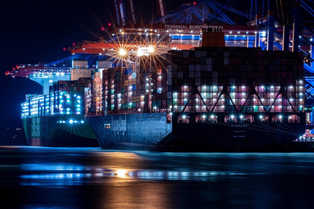 "AI solutions overcoming B2B delivery challenges with improved logistics efficiency."